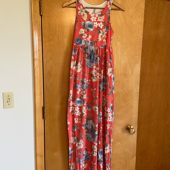 BELLAMI Dresses & Skirts - Floral Maxi Dress with pockets, racer back